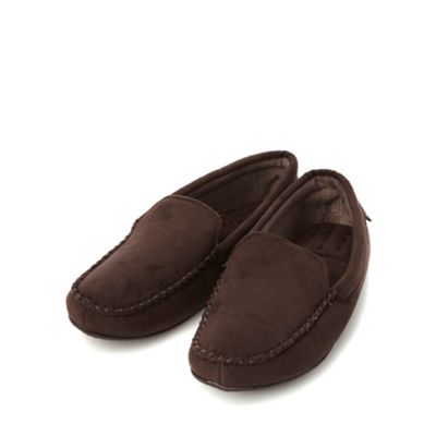 Brown arched cushioning moccasin slippers                                                                                       