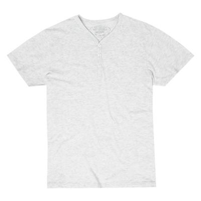 Light grey y-neck t-shirt