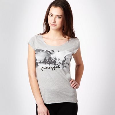 Grey printed studio photograph t-shirt