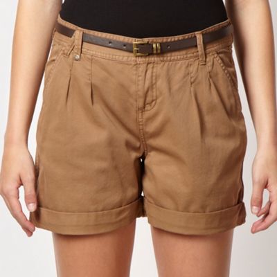 Tan belted twill shorts                                                                                                         