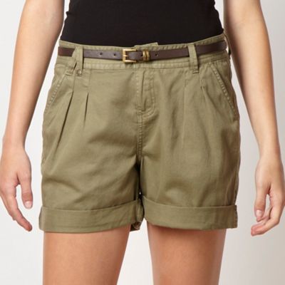 Khaki belted twill shorts                                                                                                       
