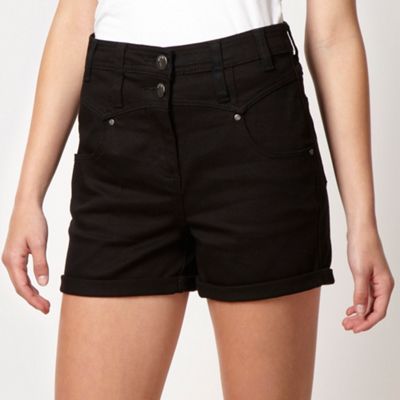 Black high waisted denim shorts                                                                                                 