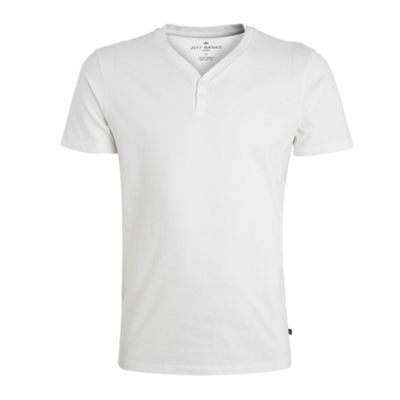 White plain button y-neck t-shirt