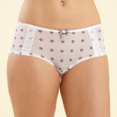 White mesh and lace trim shorts                                                                                                 