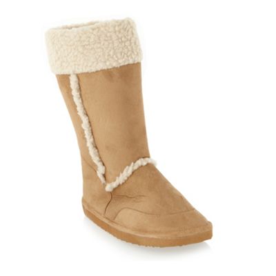 Beige shearling snow boot slippers