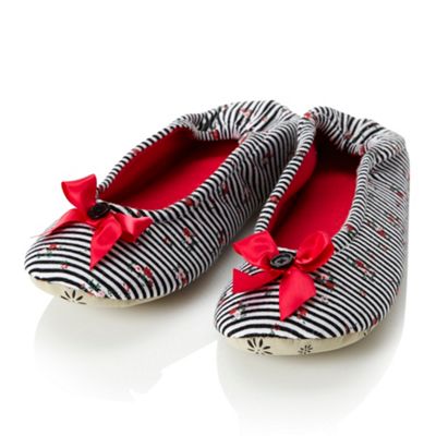 Black floral striped ballet slippers                                                                                            