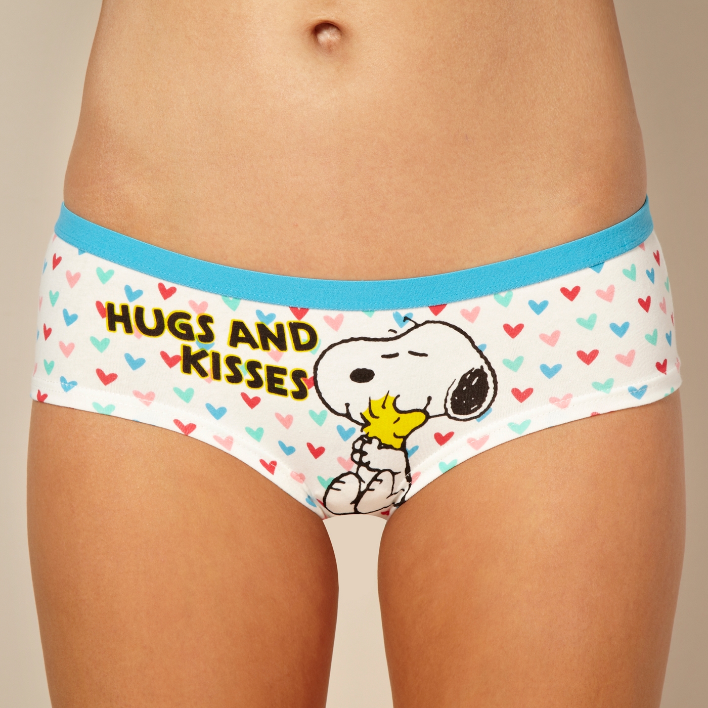 Cream Snoopy hugs & Kisses shorts