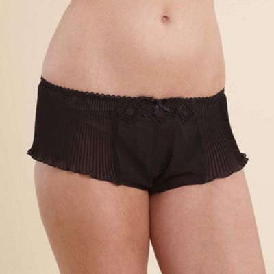 Black pleat detail shorts