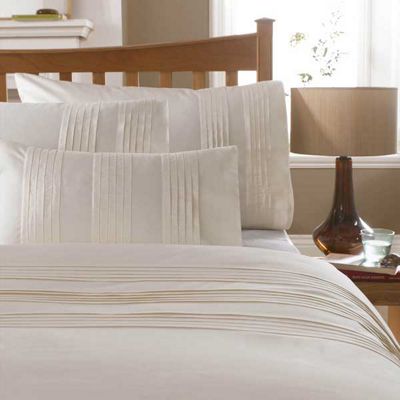 Cream Sateen Stripe bed linen set �10