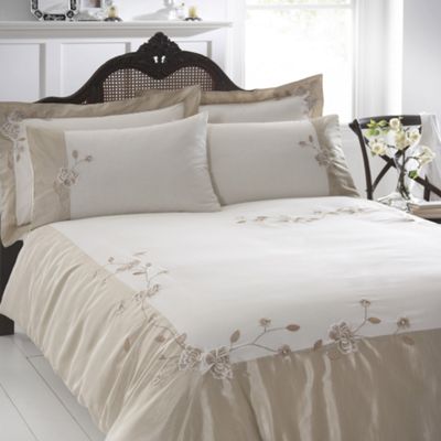 Cream 'Amelie' bed linen                                                                                                        