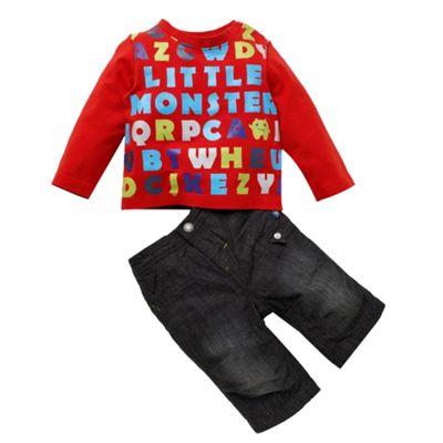 Red letters t-shirt and jeans set