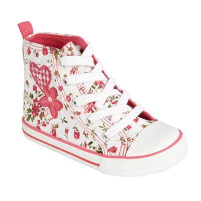 flat boots for girls. Girls white floral oots