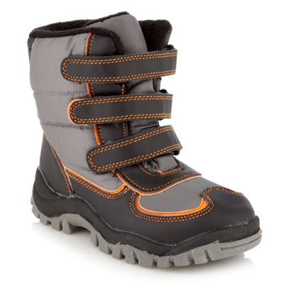 Boy's black quilted snow boots                                                                                                  