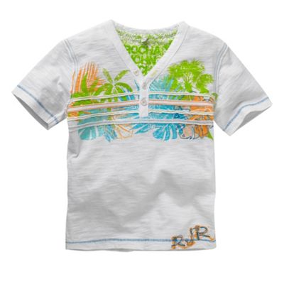 Black y-neck t-shirt