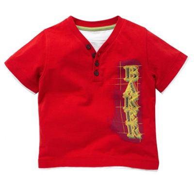 Red y-neck logo t-shirt