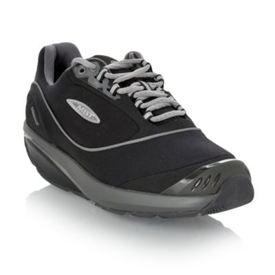 Black curved sole shoes