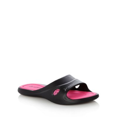 Black 'no slide' sandals                                                                                                        