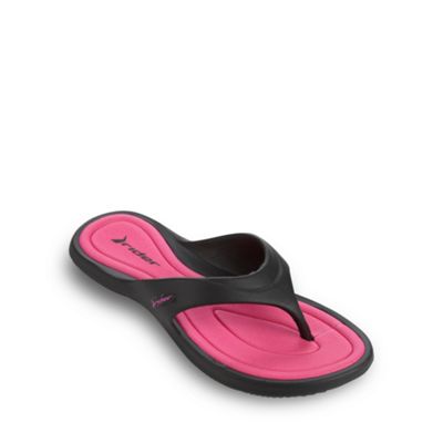 Black toe post flip flops                                                                                                       