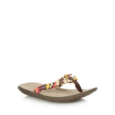 Brown striped fray flip flops                                                                                                   