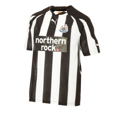 newcastle united logo. a Newcastle United badge