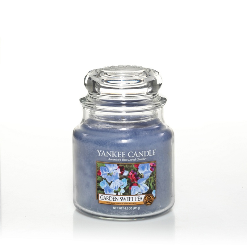 Yankee Candle - Medium Classic 'Garden Sweet Pea' Scented Jar Candle Review