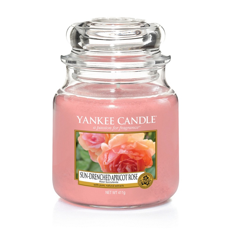 Yankee Candle - Medium Classic 'Sun Drenched Apricot Rose' Scented Jar Candle Review