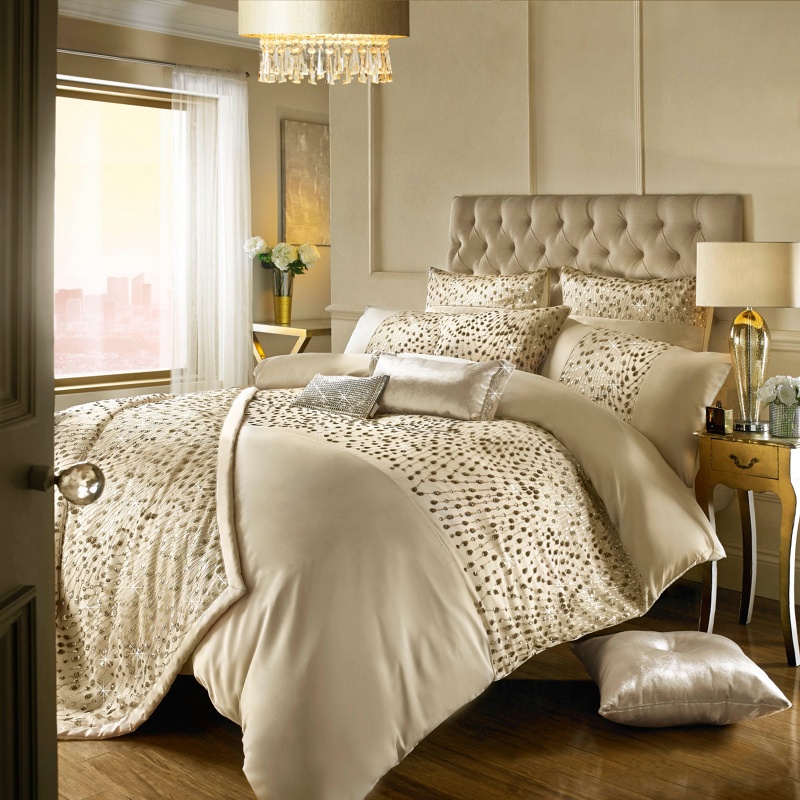 Kylie Minogue at home - Gold 200 Thread Count 'Eva' Sequin Duvet Cover Review