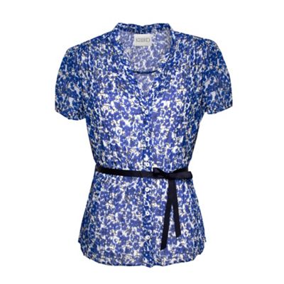 Kaliko Blue and White Floral Short Sleeve Crinkle Blouse