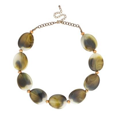 Green pebble and gold facet bead necklace
