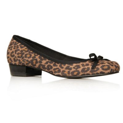 Brown Audrey Mid heel shoes