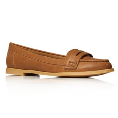 Tan Larry Flat shoes