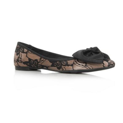 Lexus Flat shoes