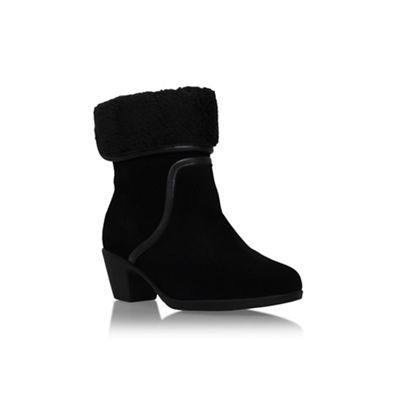 block heel pull on boots