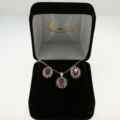 Swesky Very pretty 9ct gold ruby and diamond cluster