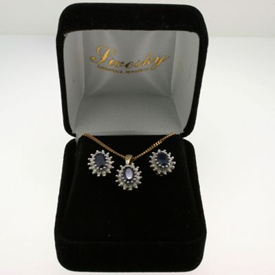 Lovely 9ct gold sapphire and diamond cluster