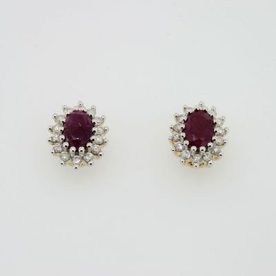 Stunning 9ct gold ruby and 0.31cts diamond