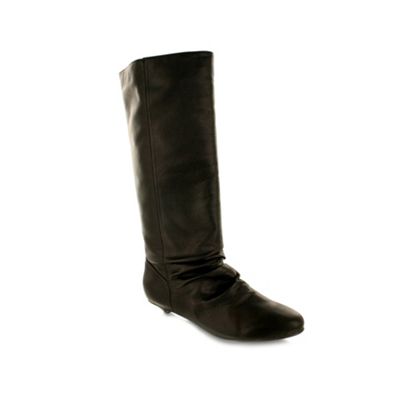 Black mid high pull on lean back boot