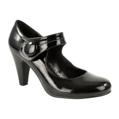 Black patent court shoe with button strap