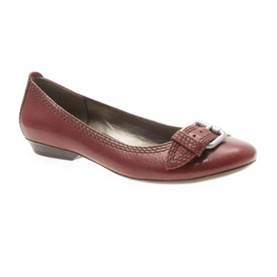 Red naturalizer buckle trim casual shoe