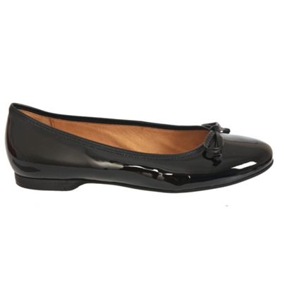 Black patent Kingdom pumps