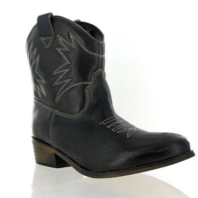 Black leather short cowboy boot