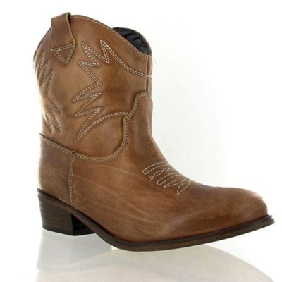 Tan leather short cowboy boot