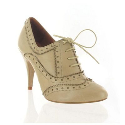 Natural leather lace-up courts