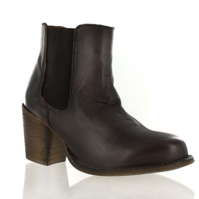 Brown leather heeled Chelsea boot