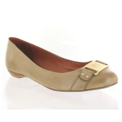 Natural MJ detail leather pumps