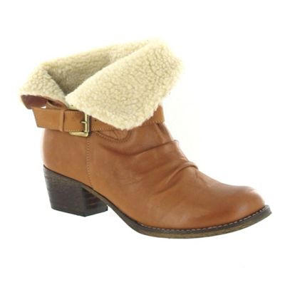 Tan leather ankle boot with faux shearling cuff