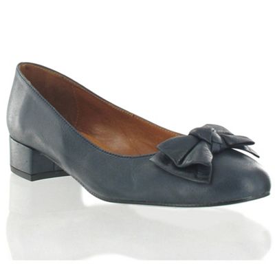 Navy leather court with double bow detail