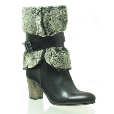 Black leather knee boot with faux fur lining