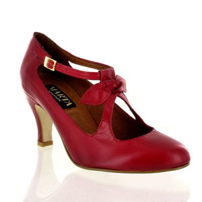 Red leather court shoe with bow detail