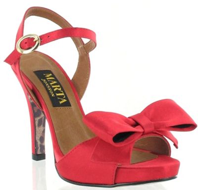 Red satin sandal with bow detail